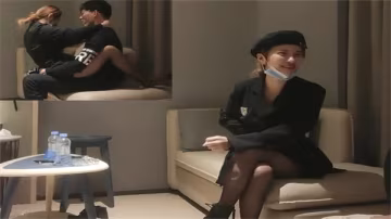 探花鴨哥爆操黑衣騷婦，巨乳內射高清偷拍