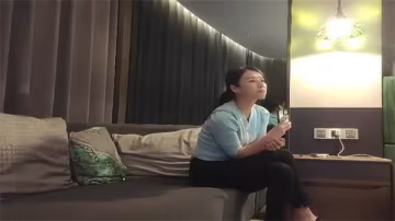 騷浪賤！藍衣極品外圍女白嫩蜜穴大開勾引，狂言：只准看逼不准舔！