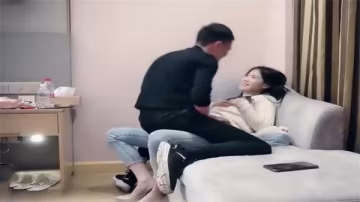 偷拍極品長腿小姐，高價約啪主動求操，一副饑渴騷樣