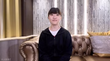 FC2-PPV-4738195 Kokoa（19）中出後，她用窺器舀出精液放入口中，當她以大展身手的姿勢被玩具挑逗時，她像鯨魚一樣噴射。