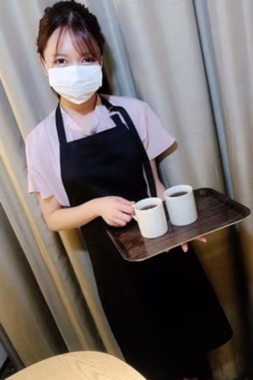 FC2精品無碼PPV-2982071 カフェバイトの黒髪のあの子?男二人で応援3P中出し..-xj