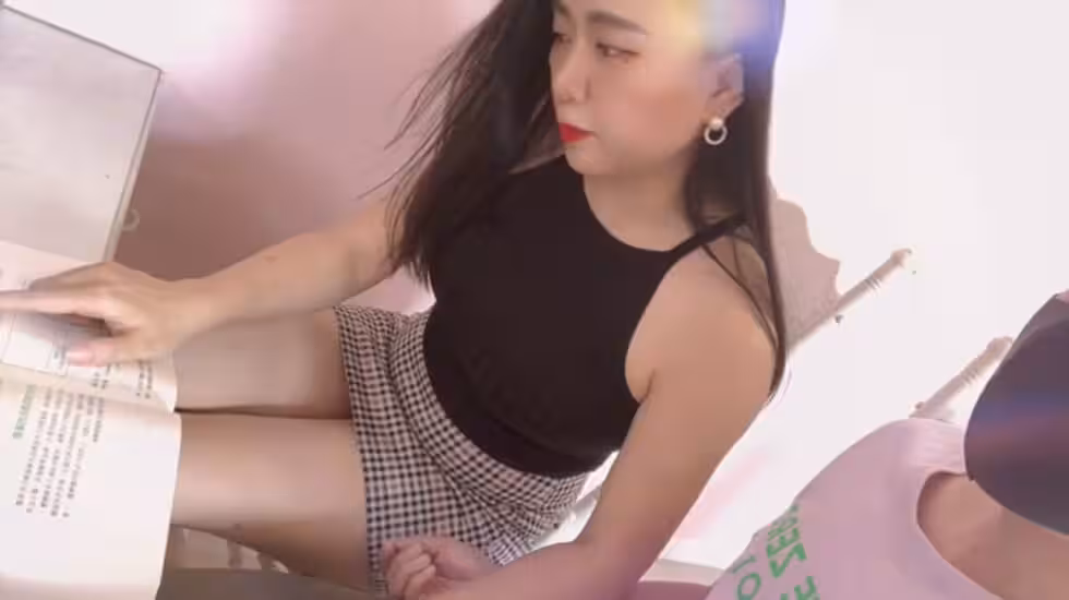 SWAG 巨乳家教老師Daisybaby好淫蕩主動幫男學生口交干炮的...