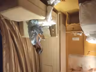 再約良家珠寶女，吃完飯帶回酒店操b，推到強吻扒掉褲子，扛起腿就是爆操，仙丹加持很猛
