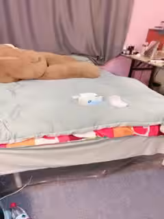 周末和男友激情操b，學生制服，69姿勢互舔，扶著細腰後入爆操，嬌滴滴呻吟更是誘人