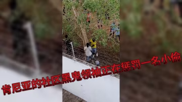 肯亞的社區黑鬼領袖正在懲罰一名小偷..-xj