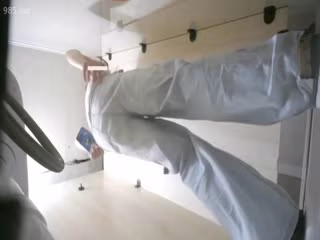 精選廁拍系列 千年難得一遇的無毛極品饅頭逼！看著年輕美女逼水毫無規則的亂噴