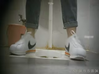 經典大學女生宿舍偷拍好多跳舞學生年輕小姐姐尿尿