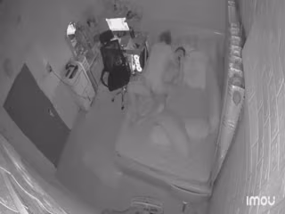 家庭監控記錄!老公邊打遊戲被妻子操，如狼似虎年紀的妻子誰能抗住！