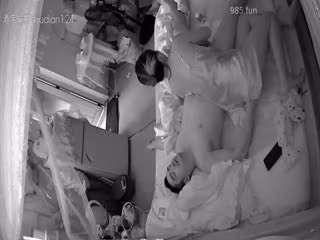 家庭攝像頭偷拍性慾很強的淫妻沒辦法得到滿足怎麼干都滿足不了