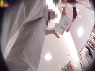 鱷魚專賣店借買衣之名抄底美女