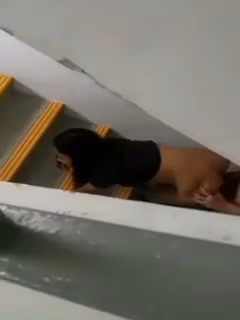 超刺激真實偷拍鄰居在樓梯艹逼