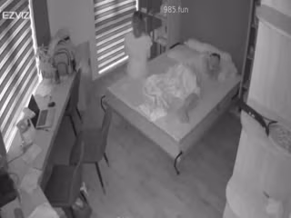 【破解瑩石雲家庭攝像頭偷拍】極品良家少婦性慾很強每次都主動求愛