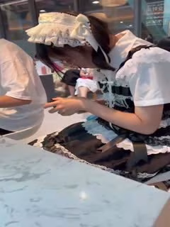 【高清街拍】LO娘學妹透明騷內，露出蝴蝶B，還流愛液！