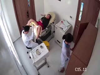 !婦科門診監控偷拍!紅裙子美女做婦檢