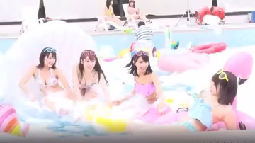 調皮女大學生們情慾高漲無限享受大肉棒抽插