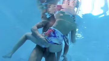 水中的姻鴦溪水與教練一起肉體交流把我的鮑魚給征服了