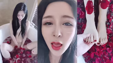 小姐姐穿著性感內衣在浪漫的沐浴