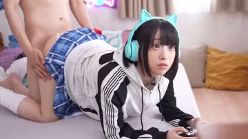 愛玩遊戲的妹妹！電競JK少女玩遊戲 哥哥玩妹妹的身體 一邊插一邊玩 內射灌精無套中出