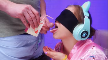 與妹妹玩品嘗猜物的遊戲一步步玩耍直到我掏出來我的雞巴來
