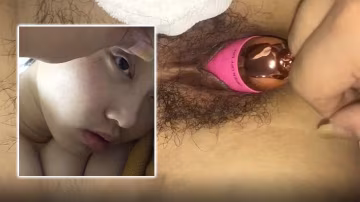 重磅福利年輕大胸小妹網聊約會男網友被套路扒光變成死豬玩無套內射中出