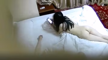 鐘點房偷拍饑渴的光頭哥口活了得把妹子舔的不要不要慾火焚身浪叫不止床頭床尾來回肏看樣子像是偷情乾了好幾炮