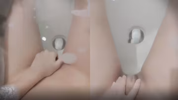 小妹妹在浴室里自慰鮑魚