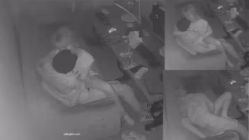 精彩公共場所啪啪情侶被偷拍網吧看片做愛