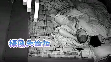 攝像頭偷拍五金店夫妻做愛把熟睡的媳婦搞醒了像俄狼一樣趴在老公上面擺動