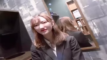 鄰家小美眉嫩穴緊吸 制服半褪爆操內射