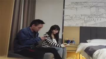 私约极品条纹兼职妹，诱人骚穴被狂干猛插汁液横流