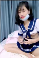 學生妹制服直播自慰賺學費，騷穴高潮狂噴斗內聲不斷！