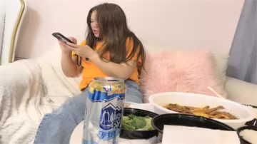 約炮達人干翻肥臀人妻 酒足飯飽猛插騷穴