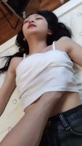 大二學舞蹈貧乳顏值美女誘惑啪啪，手伸進內衣摸奶子很聽話，開檔內褲掰穴特寫第1視角插入，操完自己用跳蛋自慰 new