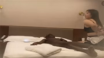 熟女人妻被老黑高價包夜！馬尾騷穴狂干內射