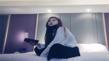 上海外圍極品嫩妹，甜美健談騷穴被操翻
