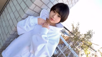 SIRO-5071 【可愛い顏して意外と変態？】ぶかぶかのパーカーを上に來ただけで、ズボンやスカートは穿かず(パ