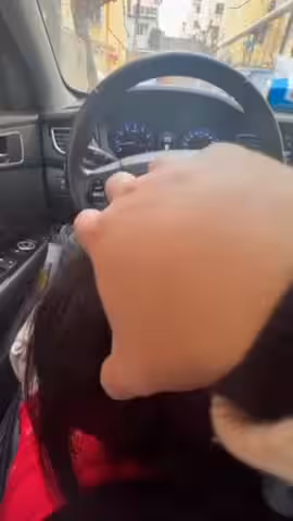 賓利車主肆意妄為約炮外圍女車震深喉口爆 按著頭使勁裹 果然是車標決定女人質量 高清原版