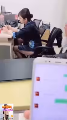 【獨家吃瓜】售樓部里的潛規則，客服小姐姐上班時間被領導帶去洽談室為業績故障！