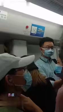 【地鐵真實猥褻】齊叔再廣州地鐵站尋找氣質美女，強行從牆邊把小姐姐頂下車