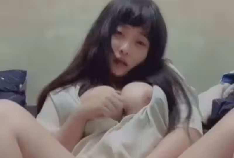 遠拍露鮑指尖挑逗的。！
