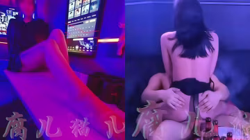 綠帽母狗人妻，約了客戶去ktv，獻上自己的穿著連體波點絲襪的老婆，老婆在包廂差點被玩壞
