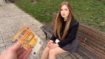 女孩需要幫助。在這種情況下，你會做什麼？