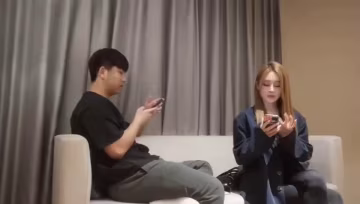線上大哥刷多少禮物都睡不到的女人，線下花2000塊就能與她共度良宵了。