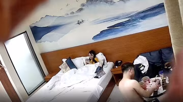 酒店偷拍新流出！打工妹被小龍蝦騙炮，狂干到殺豬嚎叫