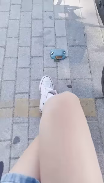 [直播] 推薦 玩得就是心跳 【了了】 美女戴著跳蛋 坐公交車 戶外露出 大黑牛噴水 真實刺激緊張不已  7..