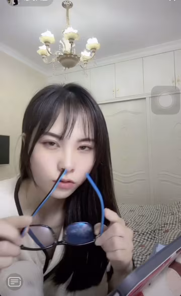 胸弟你這也太小了點 差點沒看出來