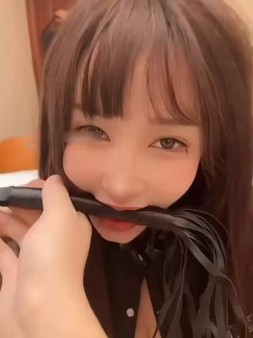 賤母狗越打小穴反而越濕越緊。
