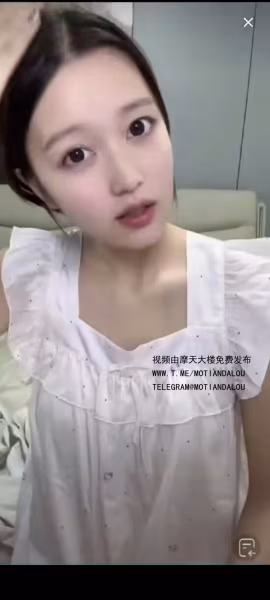 抖音某女網紅直播走光真空微乳