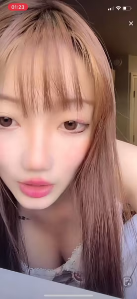 臥艹主播衣服穿的真有個性 演技也不錯