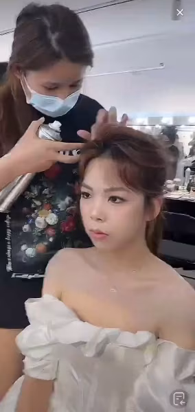 抖音直播 新娘妝主播露出小饅頭